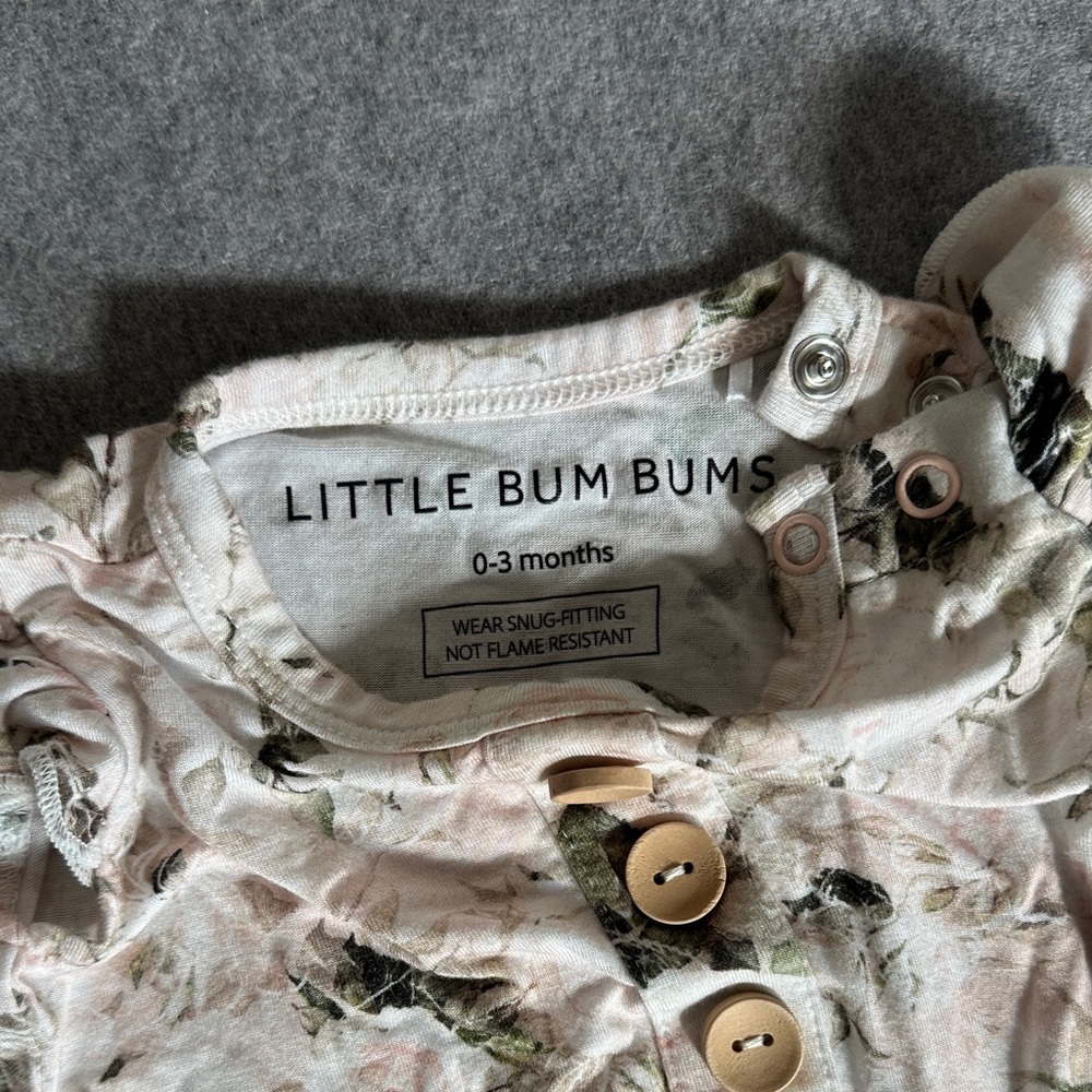 Little Bum Bums Floral Ruffled Baby Romper with Wooden Buttons 0-3 Months - Picture 2 of 4